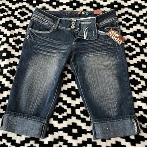 Mudd jean capris. Never worn.